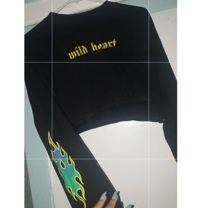 Cropped long sleeved shirt